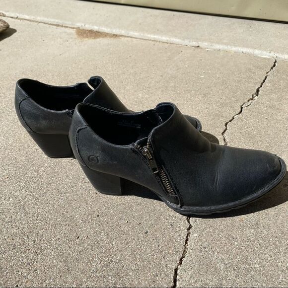 🍄 BORN Black Heeled Booties - Picture 1 of 9